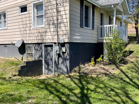 3rd image of 2215 Oak St