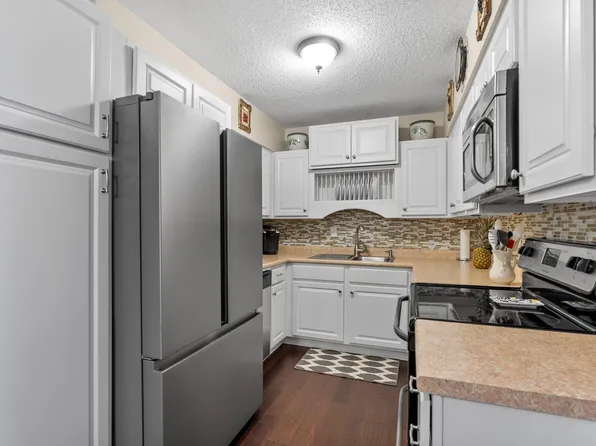 1150 Dellwood St S APT 306, Cambridge, MN 55008