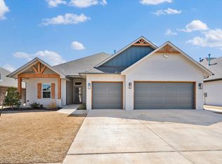 11028 NW 19th St, Yukon, OK 73099