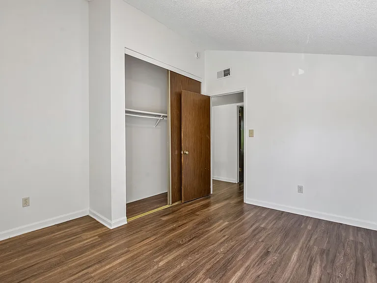 Alvarado Parkside — Photo 8