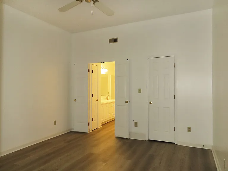205 Standish Dr — Photo 2