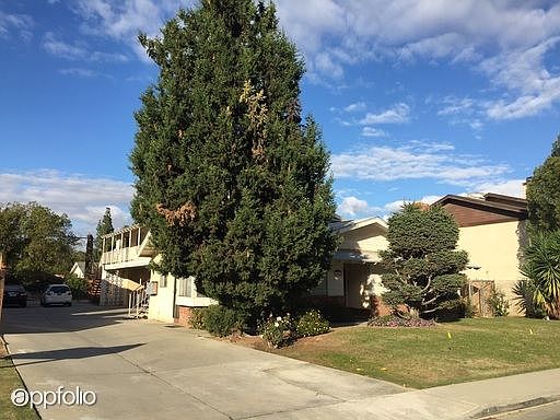 2nd image of 6006 Stockdale Hwy