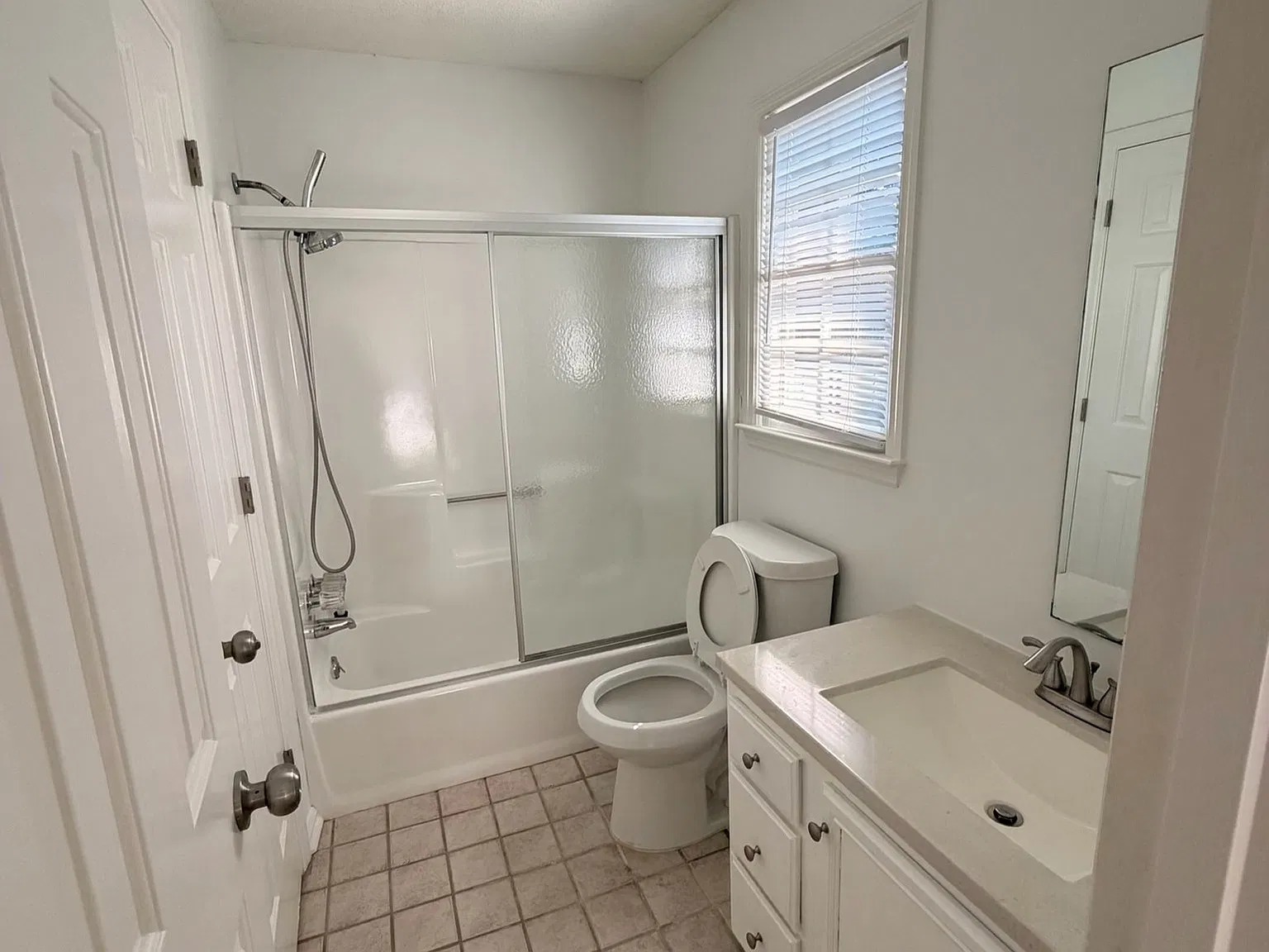 Located right off 92, close to downtown Woodstock, bedroom for rent! — Photo 3
