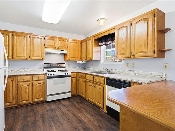 2nd image of 1072 N Cedar Drive
