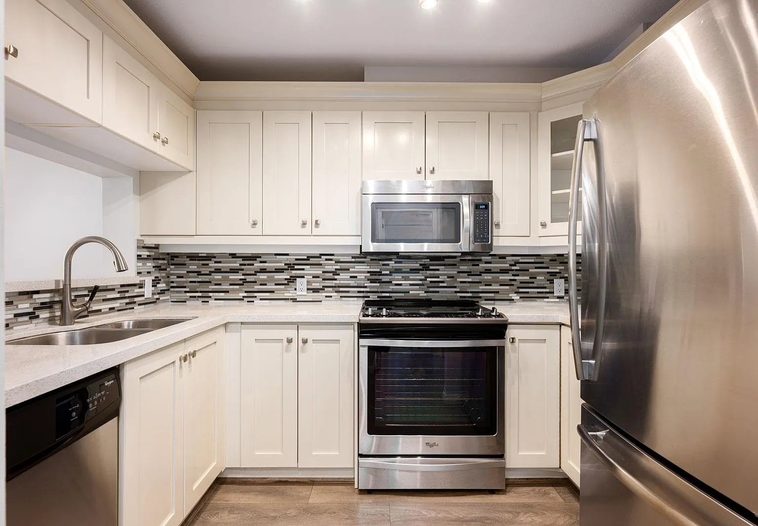 1 bed, 717 sqft, $2,400 — Photo 1