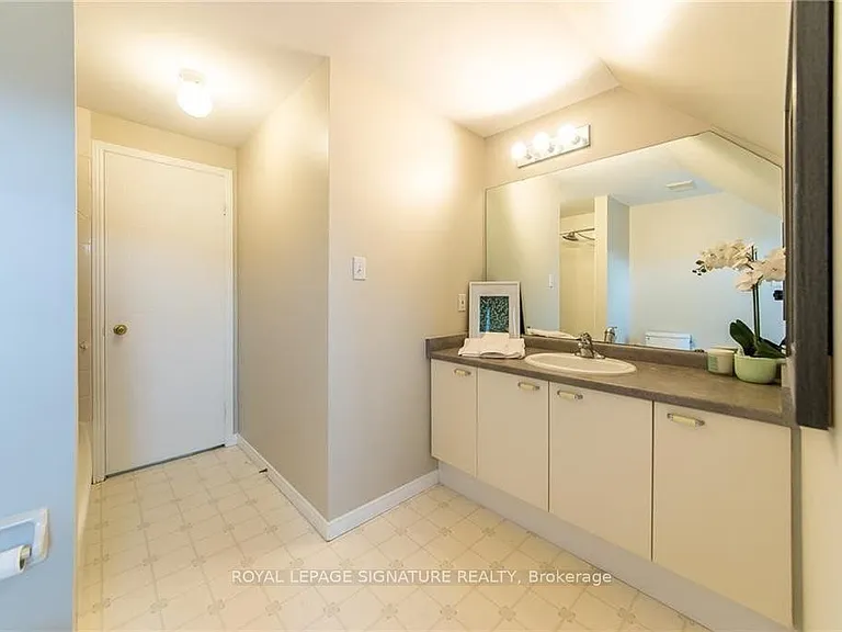 426 Downsview Pl — Photo 11