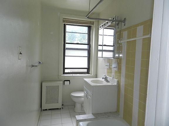 4th image of 1934 Waverly St APT A201