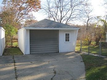 2nd image of 540 Stratford Rd