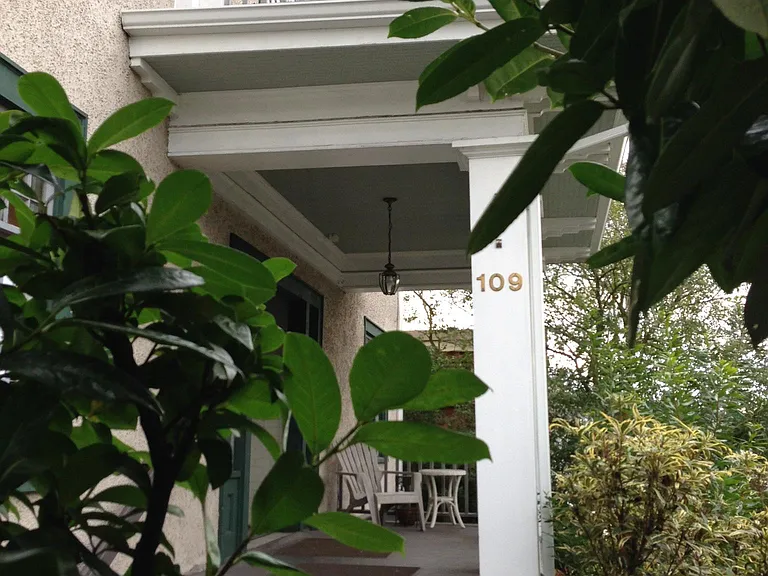 109 E Lynn St #A — Photo 3