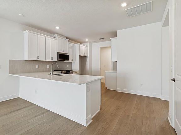 4th image of 8127 Newberry Ave