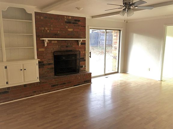 3rd image of 2101 Pine Oak Dr