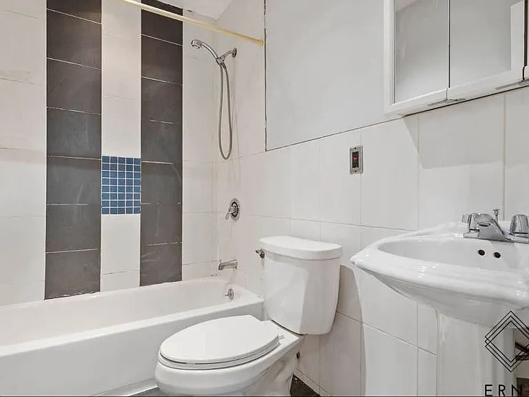 913 Saint Johns Pl #2L — Photo 5