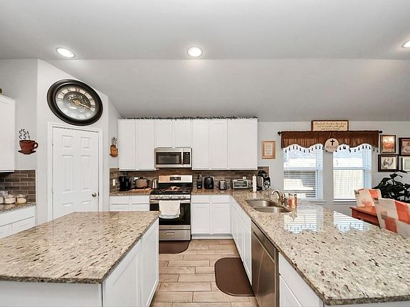 5th image of 15527 Abbotshall Bend Dr