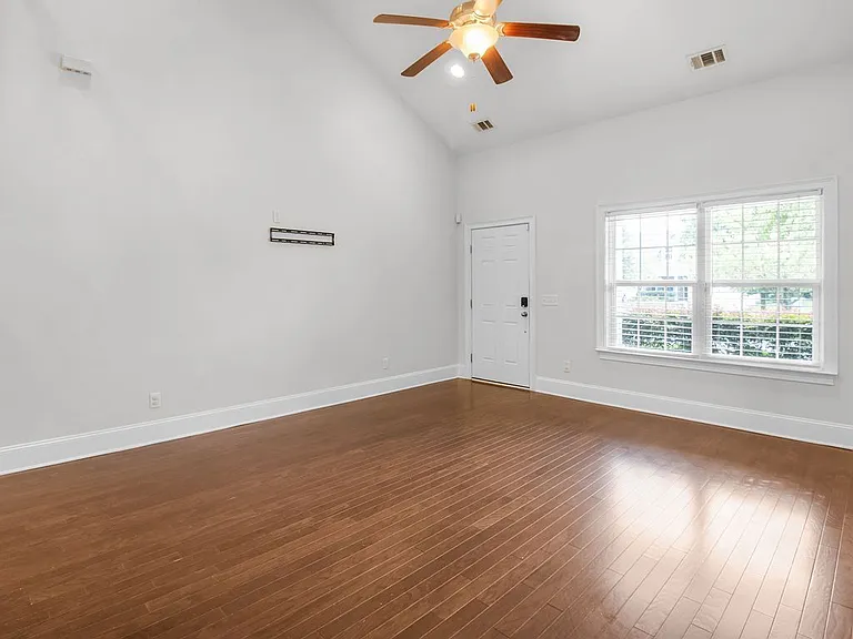 108 Danbury Ct #108 — Photo 10