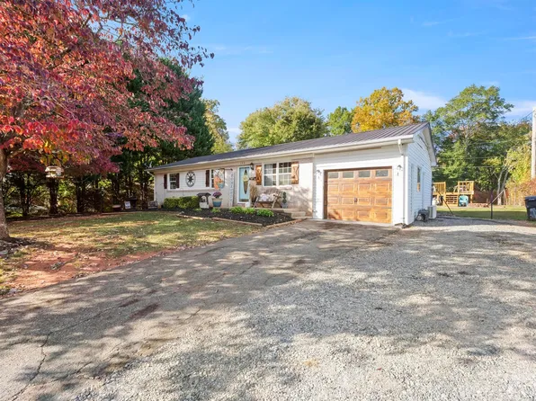 136 Kent Dr, Forest City, NC 28043