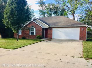 46 E Saxony St, Farmington, AR 72730