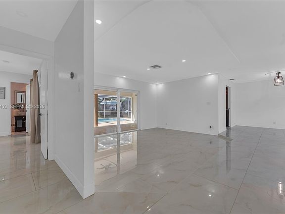 5th image of 6948 NW 8th Ct