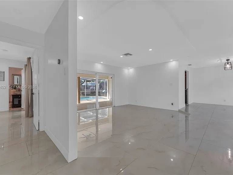 6924 NW 8th Ct — Photo 9
