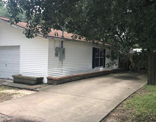 2nd image of 833 30th St