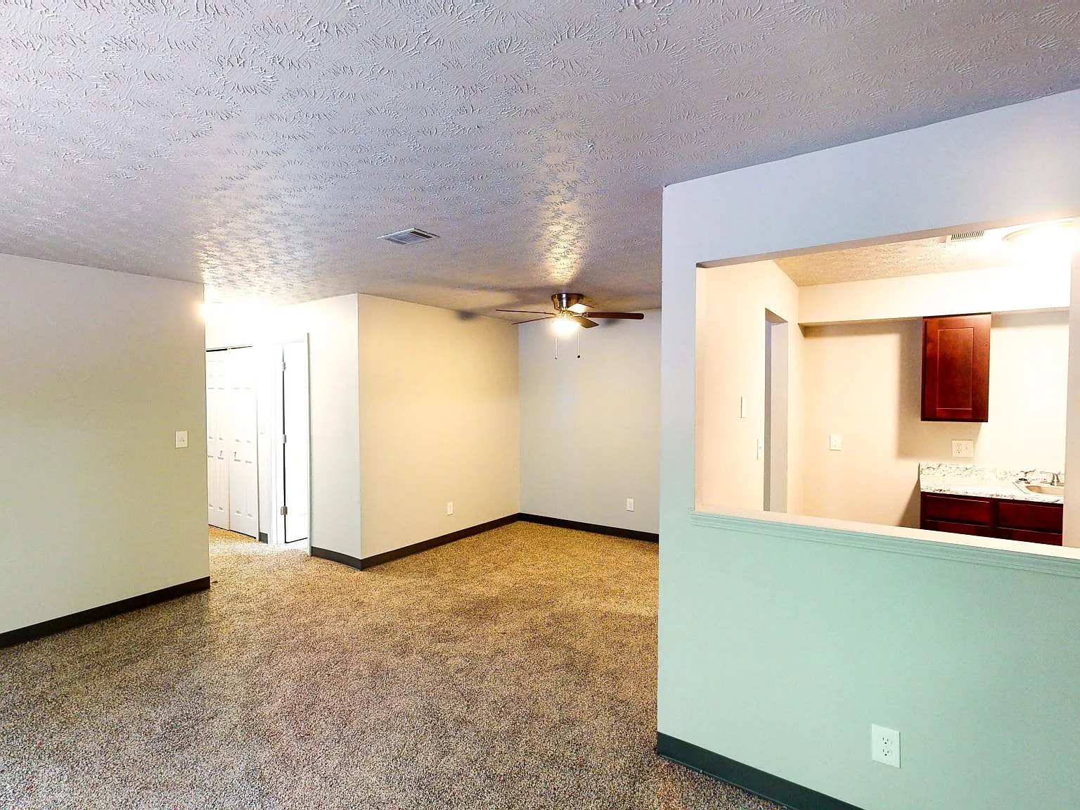 2 bed, 900 sqft, $850 — Photo 2