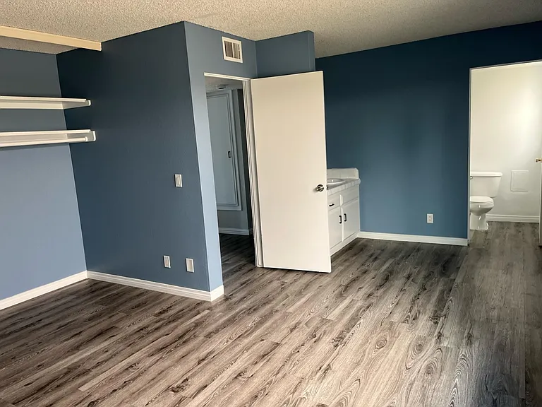 1042 Bennett Ave #1 — Photo 13