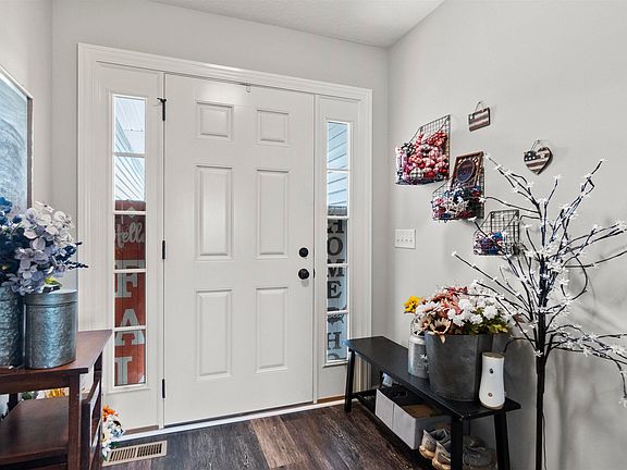 3rd image of 705 Grand Teton Pl
