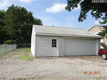 3rd image of 781 Elyria Ave