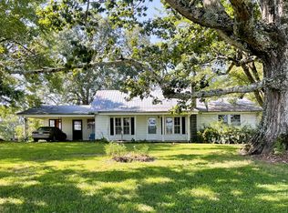 1410 Old County House Rd, Charlotte, TN 37036