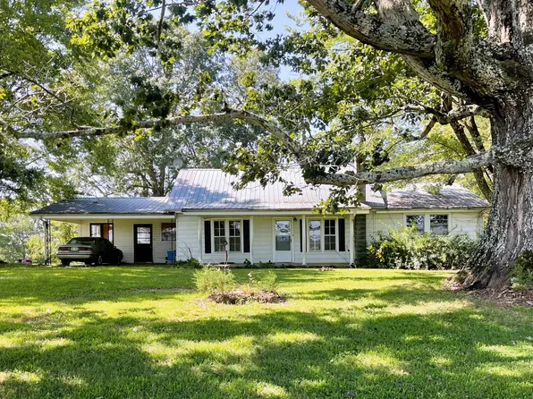 1410 Old County House Rd, Charlotte, TN 37036