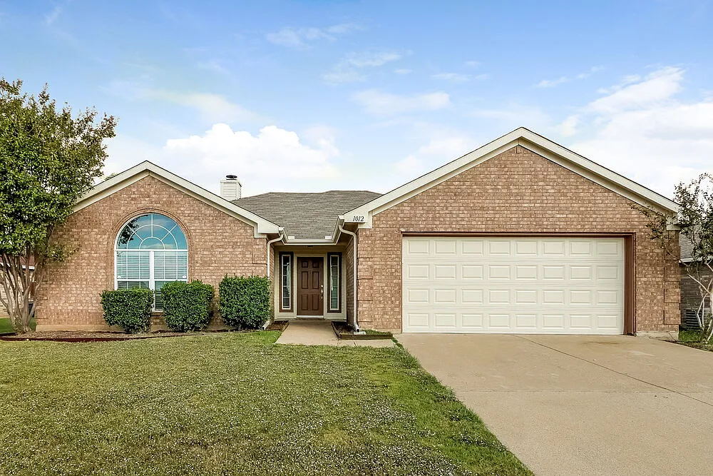 4 bed, 2.0 bath, 1561 sqft, $2,125 — Photo 1