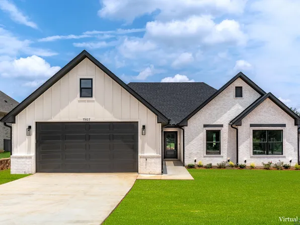 1507 Wellington Ln, Longview, TX 75605