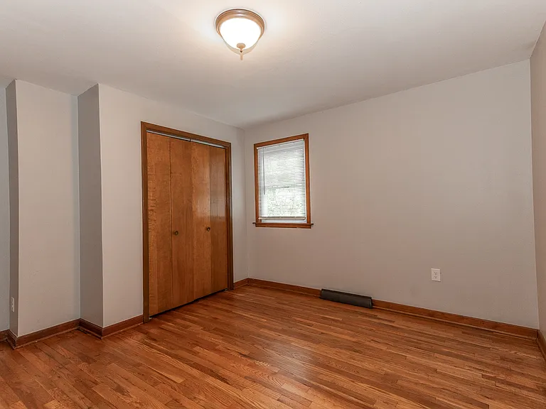 437 Elizabeth St — Photo 18