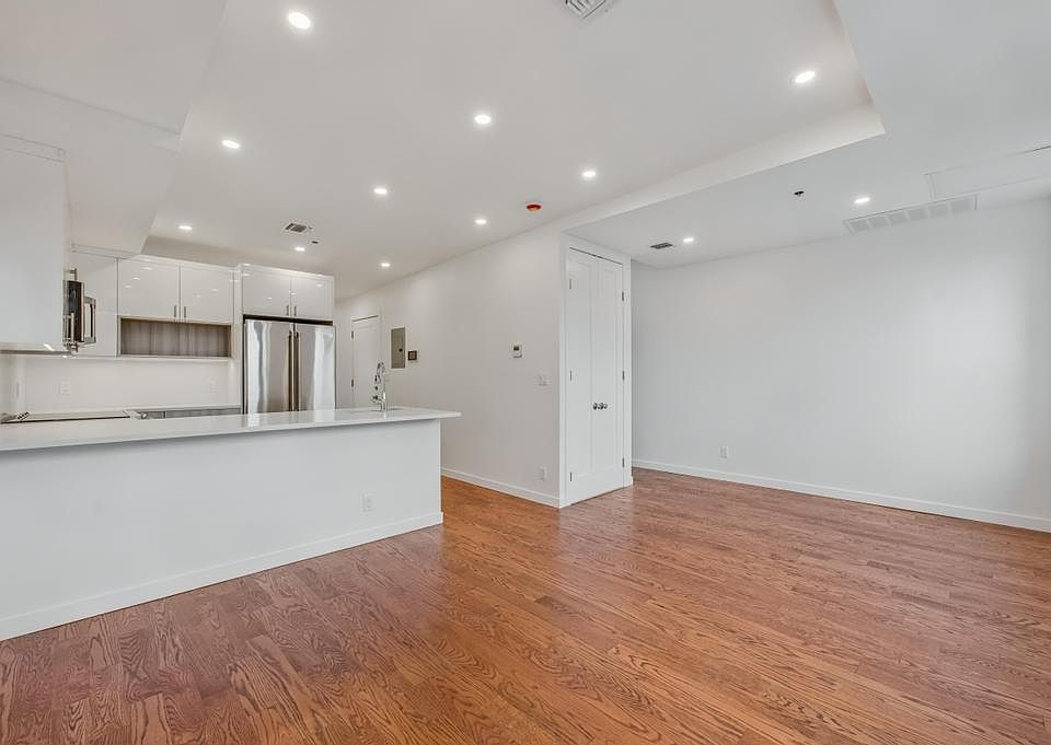 1st image of 109 President St #4