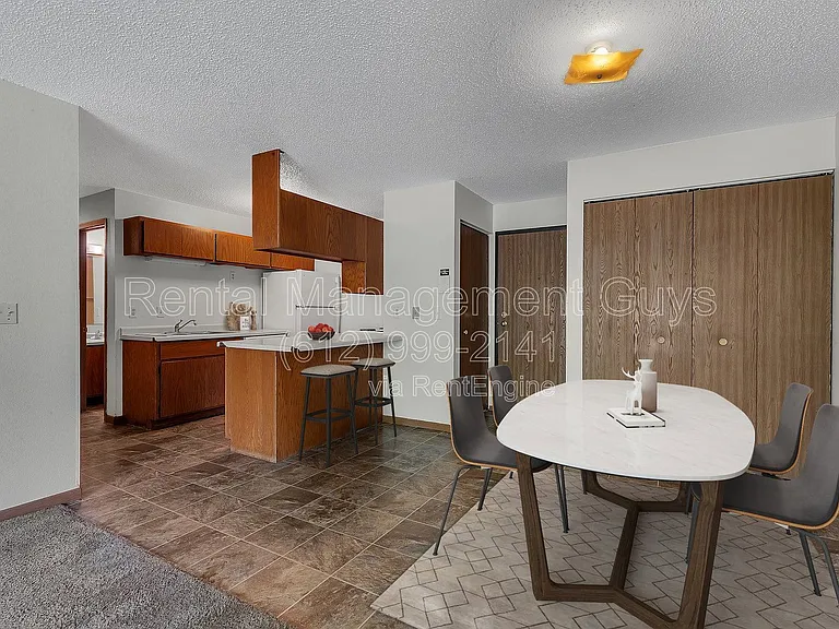 133 E Cedar St #302 — Photo 3