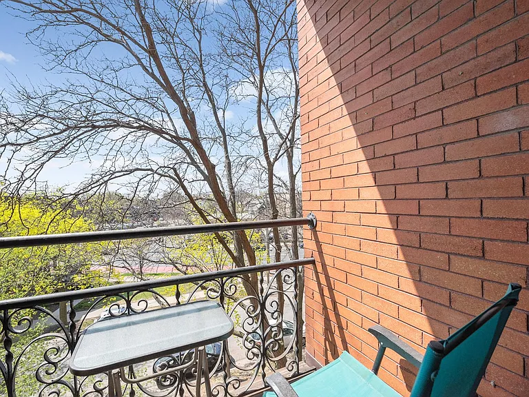 2421 Emerson Ave S #107 — Photo 12