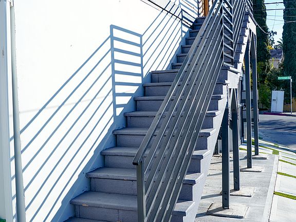 3rd image of 1385 N Marengo Ave #201