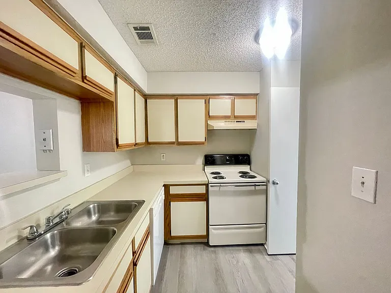 199 Afton Sq — Photo 15