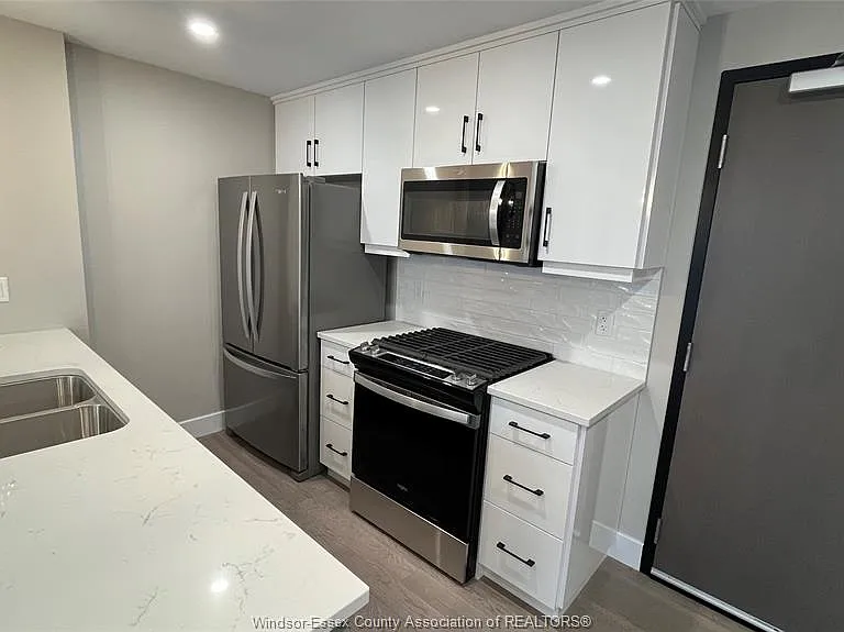 140 Main St E #305 — Photo 8