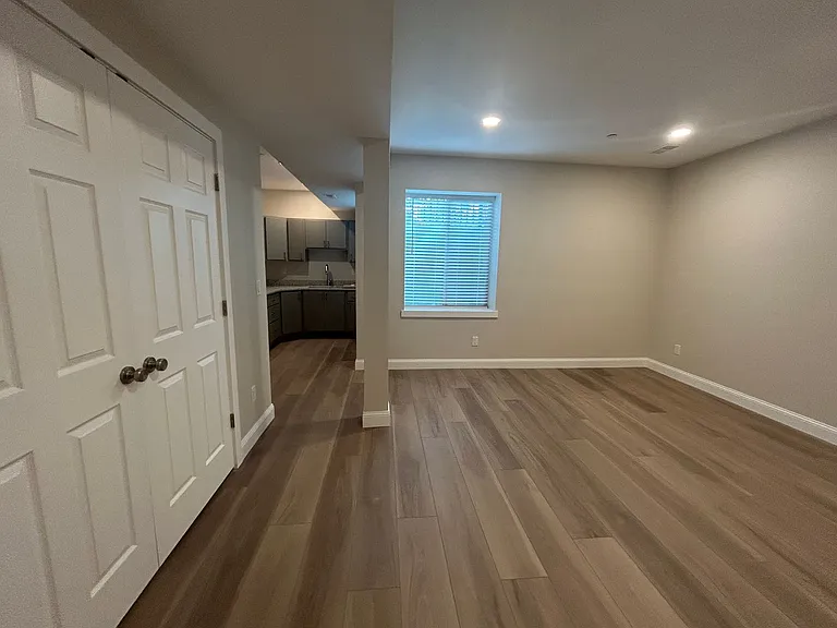536 E Mulberry St — Photo 80