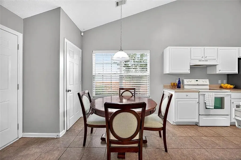 3 bed, 1787 sqft, $2,100 — Photo 2