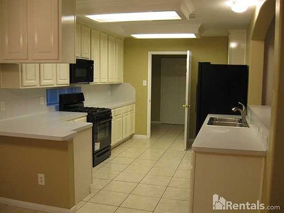 4th image of 402 Leisure Dr