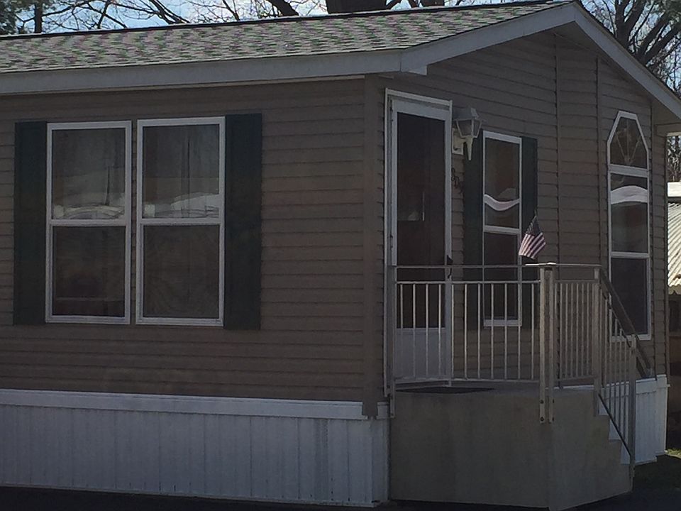 1st image of 309 Silver Maples Dr