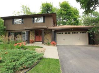 21 Oakridge Dr, White Bear Lake, MN 55110