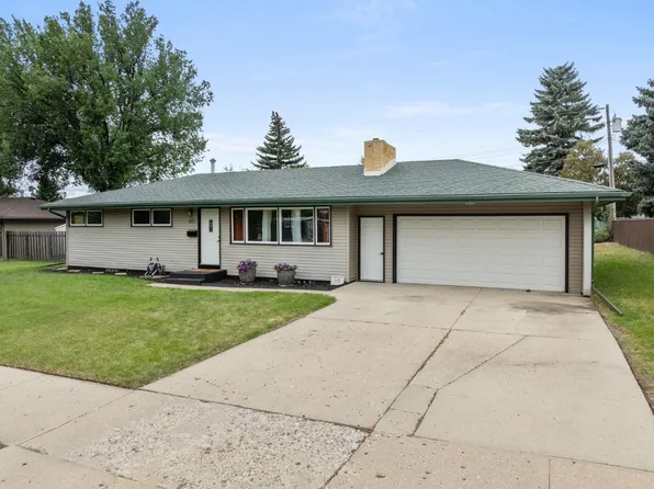 601 24th St NW, Minot, ND 58703