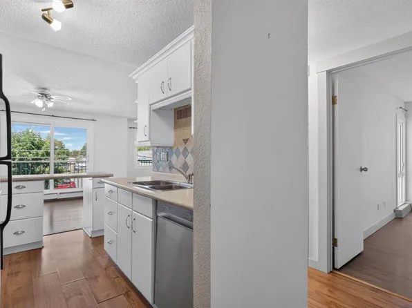 809 E 4th St NE #202, Calgary, AB T2E 3S9