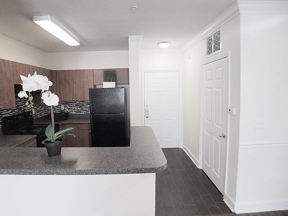 5th image of 204 E South St Unit 5055