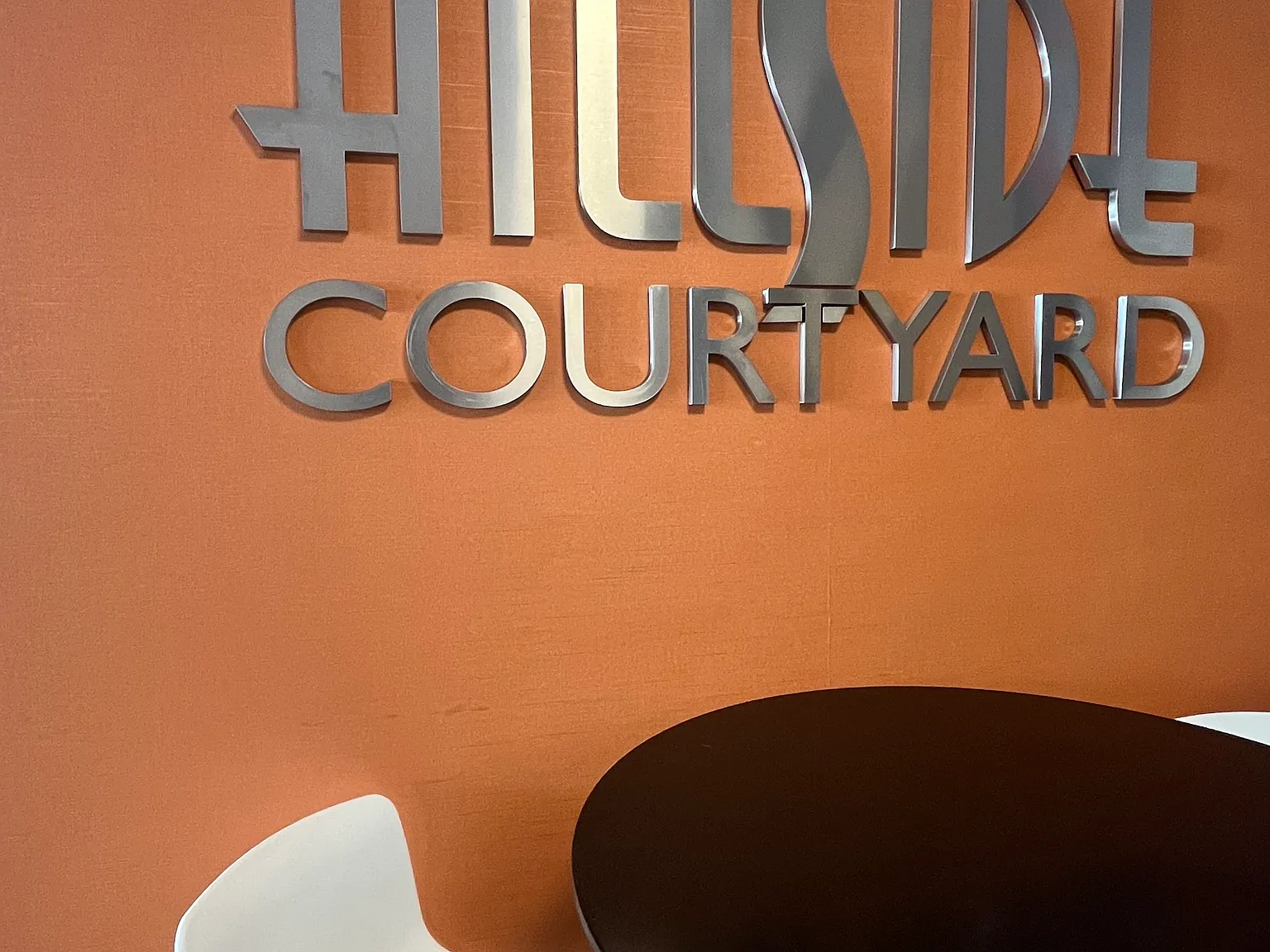 Hillside Courtyard — Photo 2