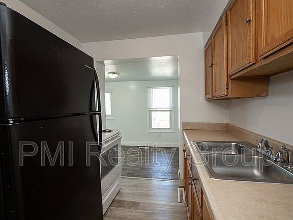 3rd image of 25141 Treadwell Ave