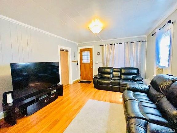 3rd image of 19 Roosevelt Pl