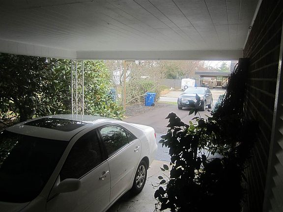 5th image of 1712 Magnolia Dr